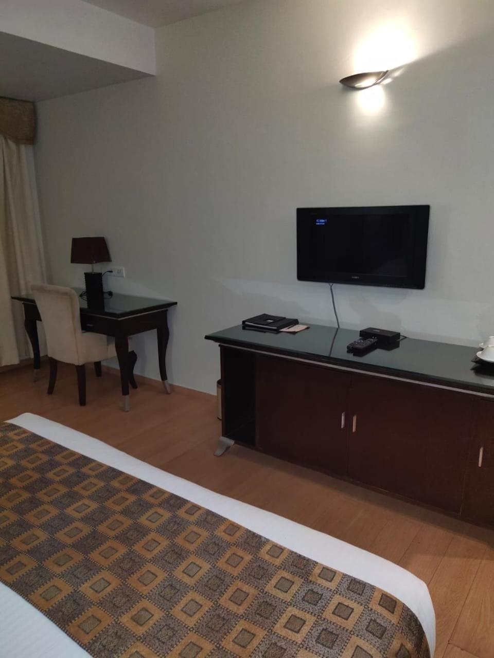 The Red Maple Mashal Indore Extérieur photo