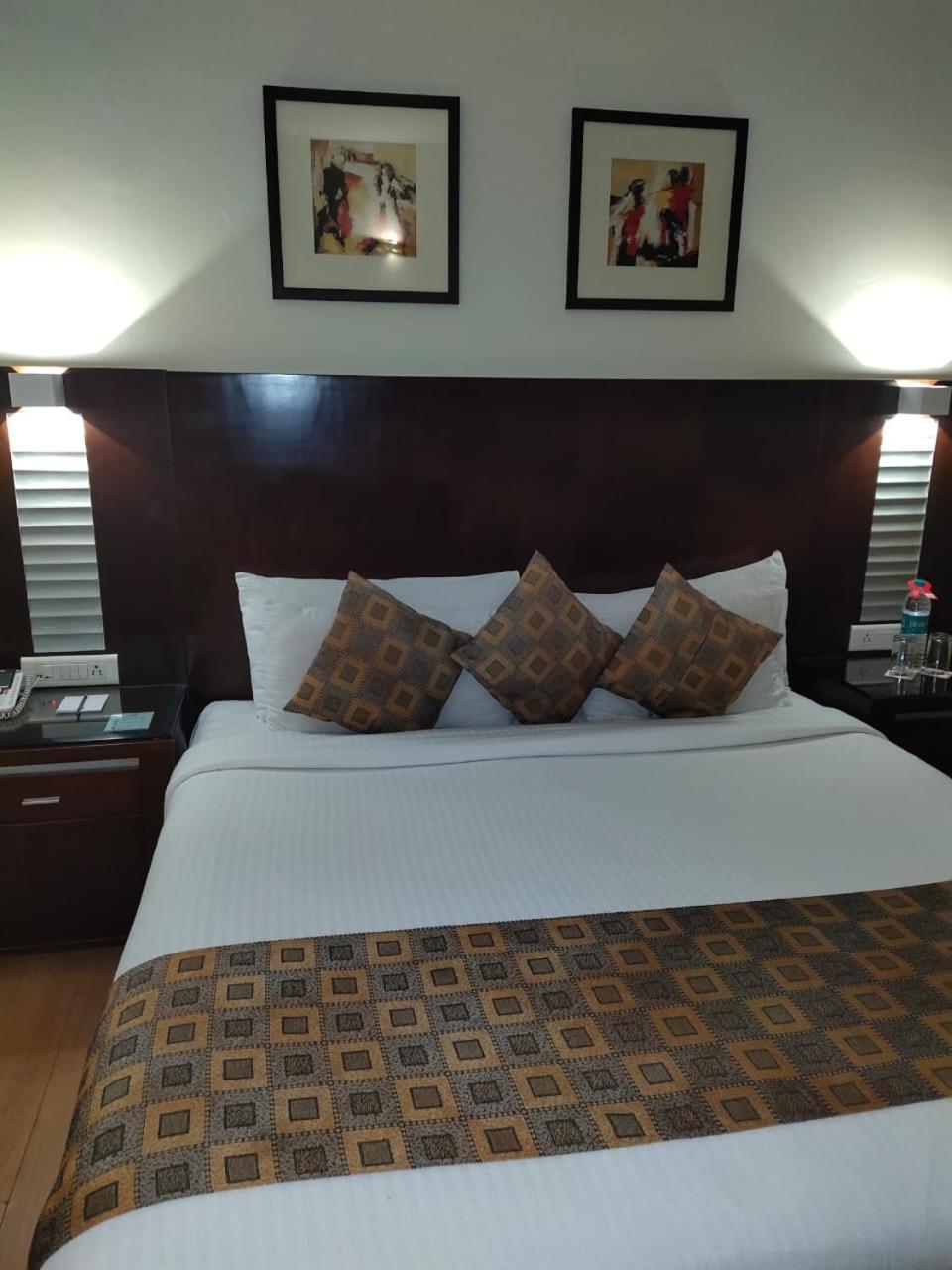 The Red Maple Mashal Indore Extérieur photo