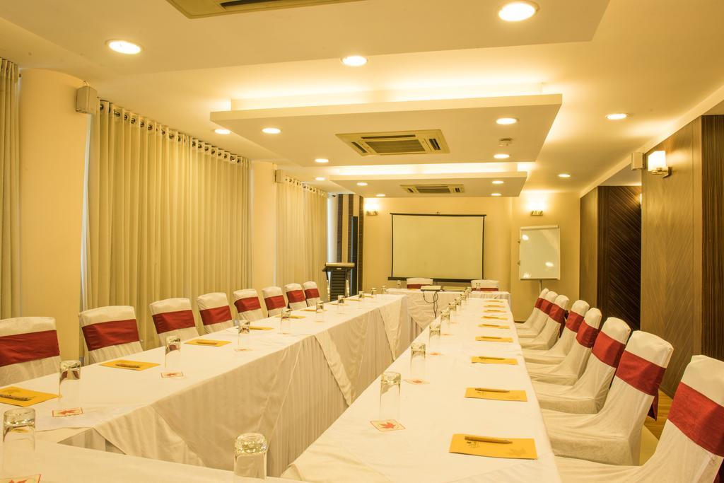 The Red Maple Mashal Indore Extérieur photo