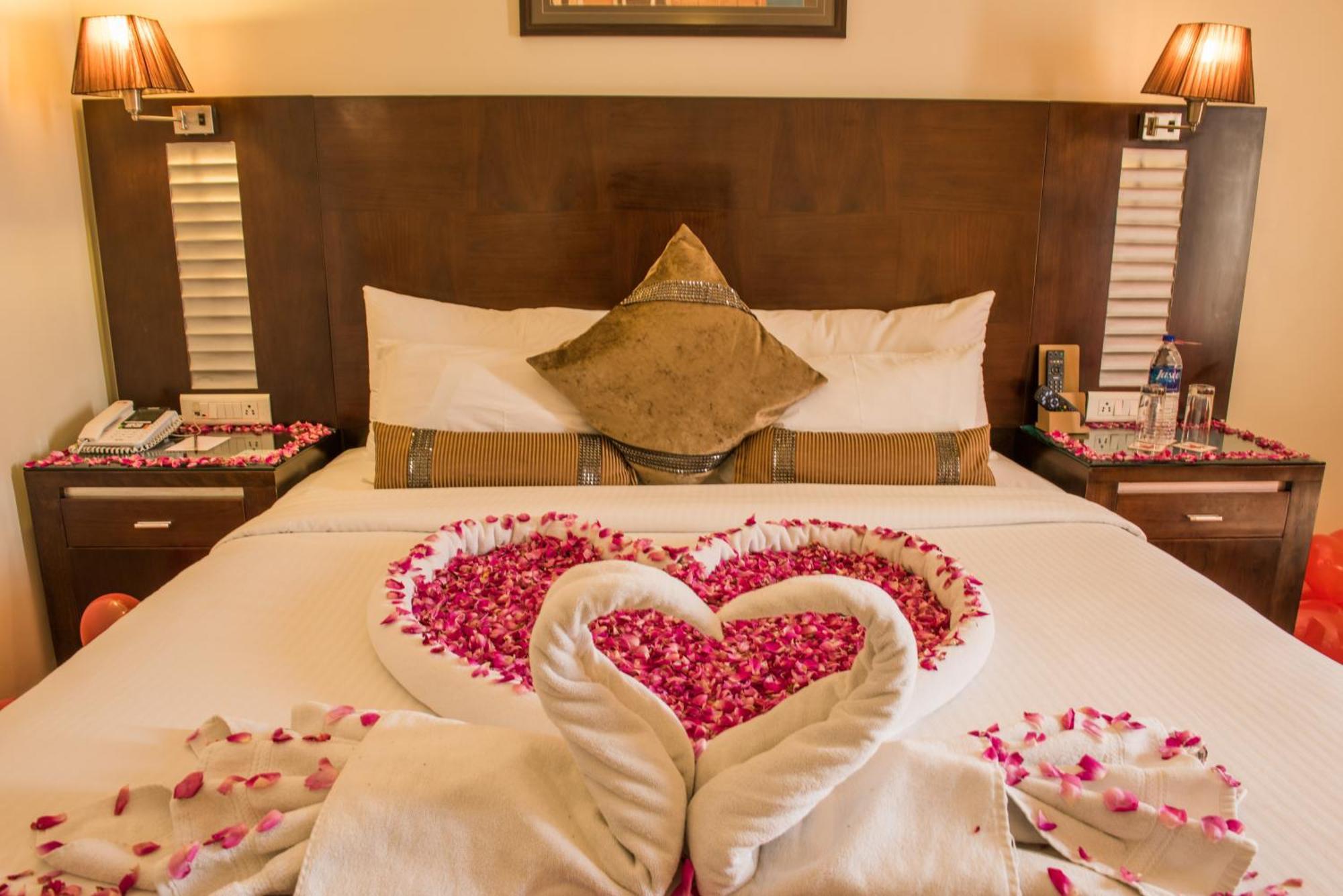 The Red Maple Mashal Indore Extérieur photo