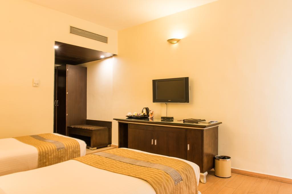 The Red Maple Mashal Indore Extérieur photo