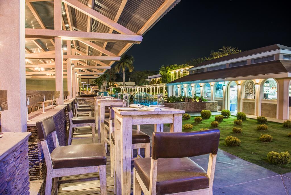 The Red Maple Mashal Indore Extérieur photo