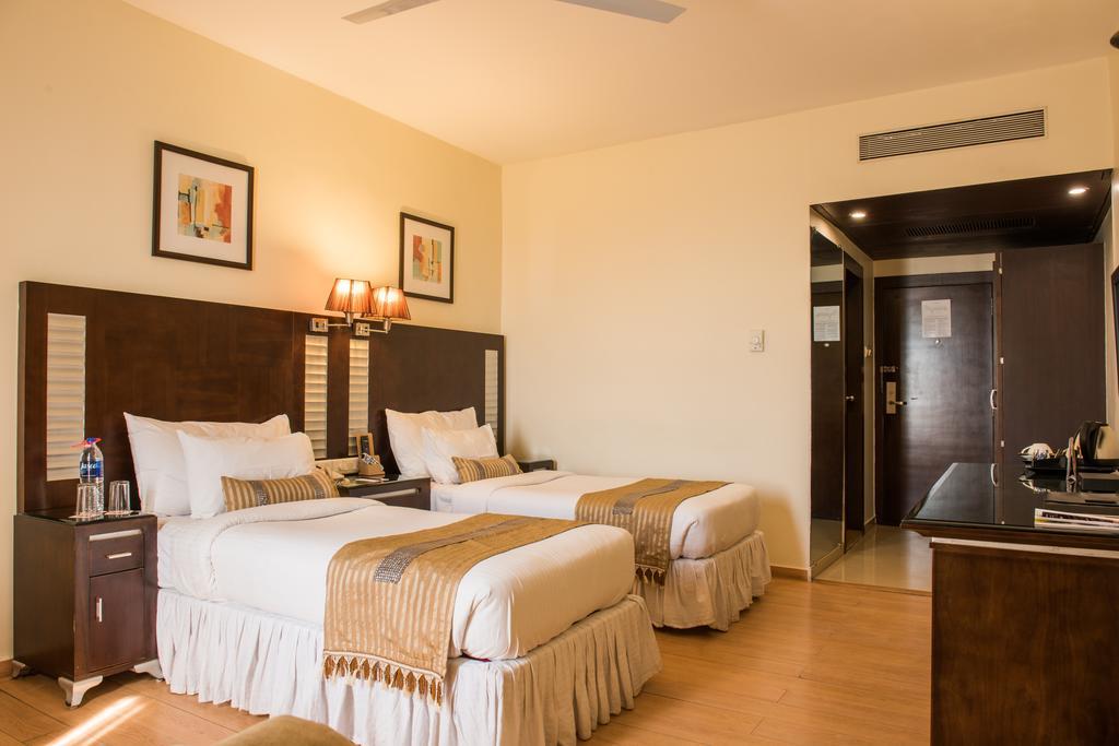 The Red Maple Mashal Indore Extérieur photo