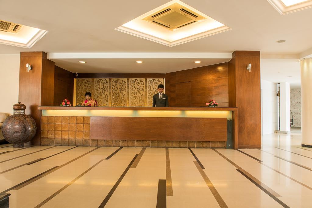 The Red Maple Mashal Indore Extérieur photo